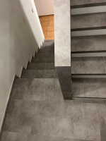 Schody z vinylu BUKOMA Beton Kámen Šedohnědý Domanín